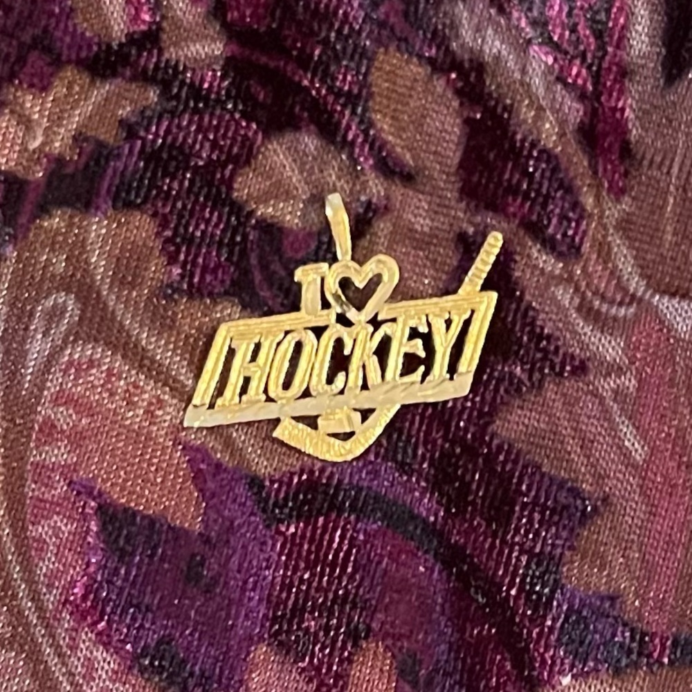 I Love Hockey Pendent 14 K Yellow Gold